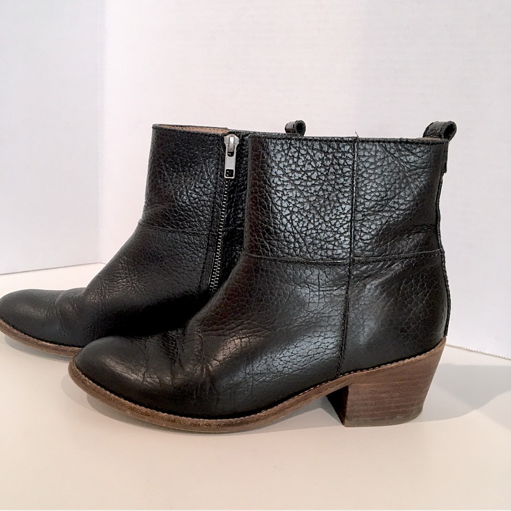 Madewell leather sipped up ankle boots, slightly worn in excellent condition